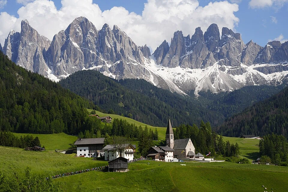 Dolomites santa magdalena 2024 val di funes